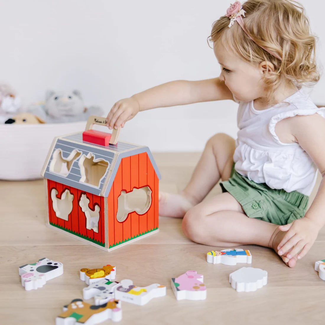 Melissa & Doug – Take Along Sorting Barn Ages 2+ Handle Display